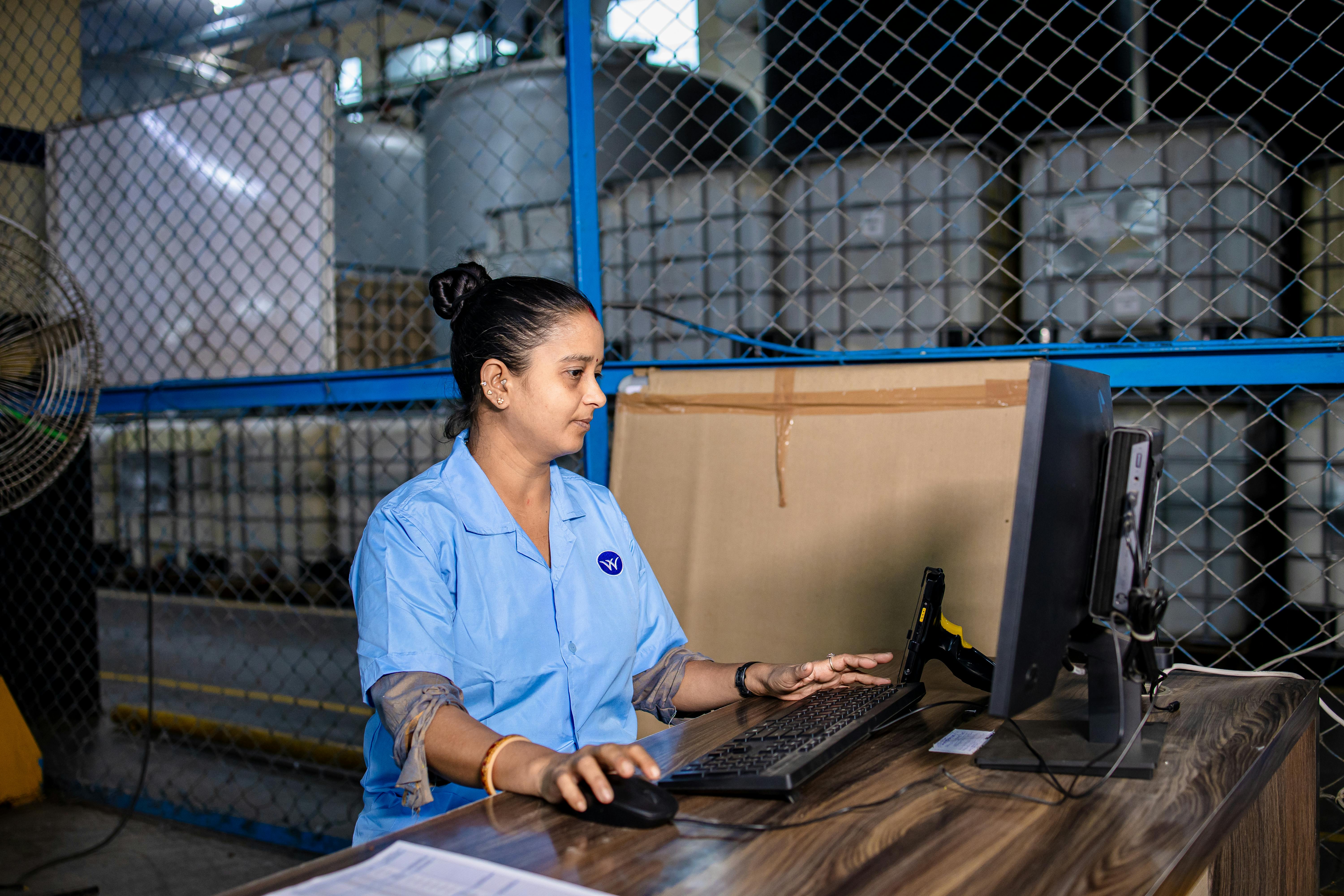 Integrazione ERP, MES e qualità con CDC e dbt per visibilità per commessa in produzione