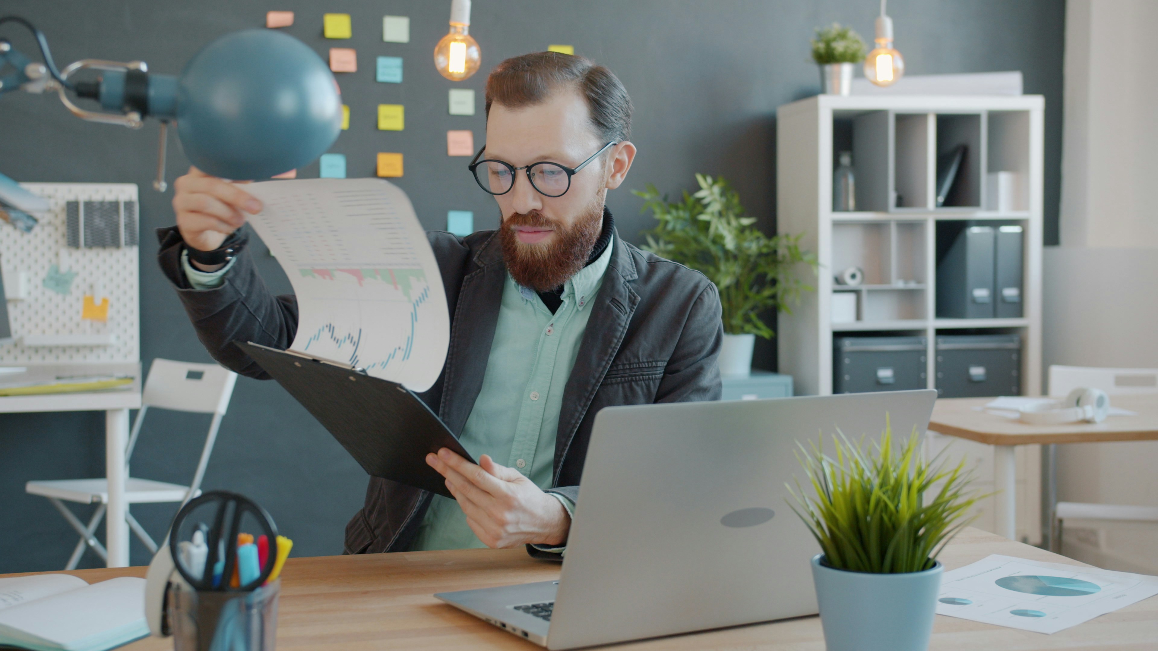 Knowledge graph e RAG per rendere interrogabile un archivio contrattuale legal-tech